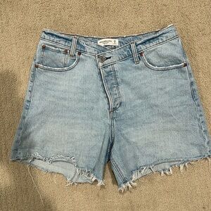 Abercrombie: The Dad Jean high waist jean shorts
